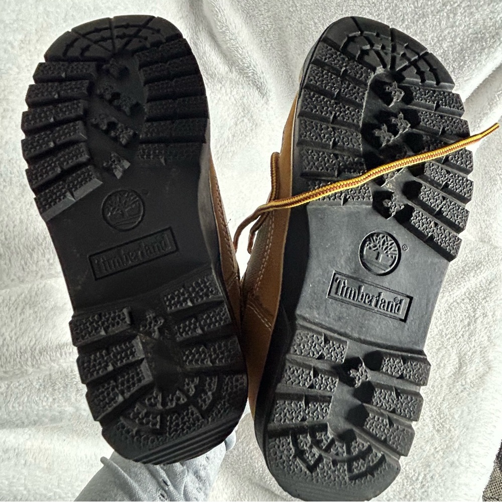 Timberland Chukka Field Boot | Boys sz 1 | Wheat nubuck | Like New - Picture 7 of 9